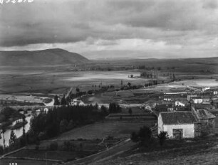 Garray : Blick auf die Kleinstadt Garray mit Brücke über einen Fluss