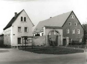 Dresden-Kaditz. Altkaditz 15. Dreiseithof (1816). Seitengebäude, Toranlage und Wohnstallhaus