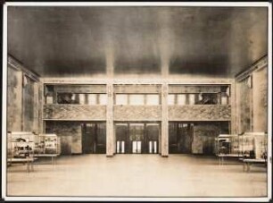 I.G.-Farben, Frankfurt/Main Verwaltungsgebäude: Eingangshalle und Mittelhalle von innen
