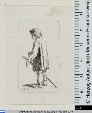 Rückenansicht eines Jungen mit Strohhut und Stock in Lumpen gekleidet