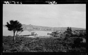 Küste bei Aiwalyk (= Ayvalýk, Prov. Balýkesir, Türkei) nördlich Smyrna (= Izmir, Prov. Izmir, Türkei)