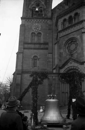 Freiburg i. Br.: Aufziehen der Glocken an der Johanneskirche