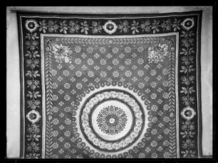 Medaillonteppich mit Rosenornament