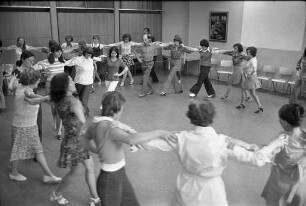 Kurs "Tänze der Völker" bei der Volkshochschule Karlsruhe