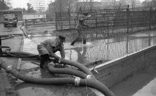 Auslaufen des Wasserreservoirs im Lauterberg infolge eines Wasserrohrbruchs.