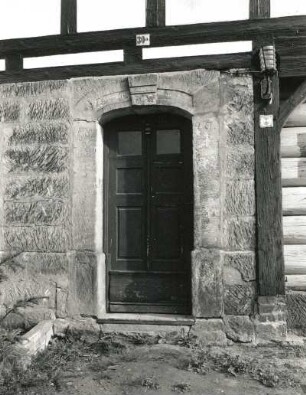 Reinhardtsdorf-Schöna, Hauptstraße 30a. Auszüglerhaus (zum Vierseithof Nummer 30) (bezeichnet 1819). Portal