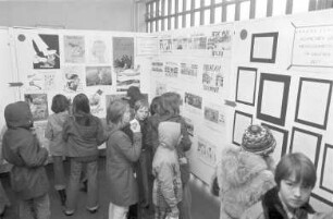 Ausstellung "Menschenrechte in unserer Zeit" in der Drais-Realschule zu Gunsten von "amnesty international"