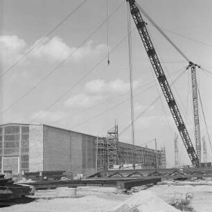 Bau des Gaskombinates Schwarze Pumpe. Baustelle des Kohlekraftwerkes. : Twar płunokombinata Čorna Pumpa. Twarnišćo wuhloweje milinarnje.
