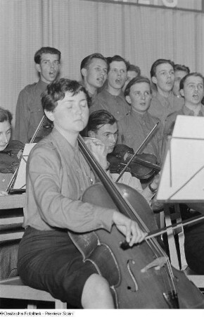 Auftritt eines FDJ-Ensembles
