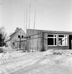 Kuddewörde: Volksschule im Rohbau: Dörfergemeinschaftsschule mit Grande: Winter