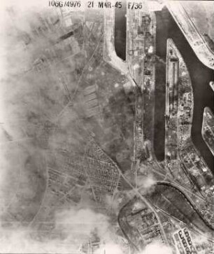Amerikanische Luftbildaufnahmen von Kriegszerstörungen. Ausrichtung nach Westen. Daxlanden / Rheinhafen