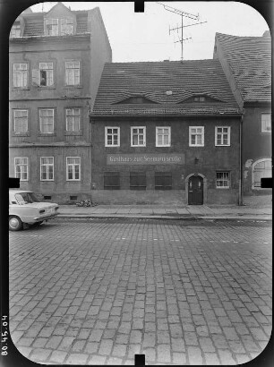 Meißen-Altstadt, Wilhelm-Pieck-Straße (Uferstraße) 12. Wohnhaus mit Gasthaus zur Seemannsruhe. Straßenfront