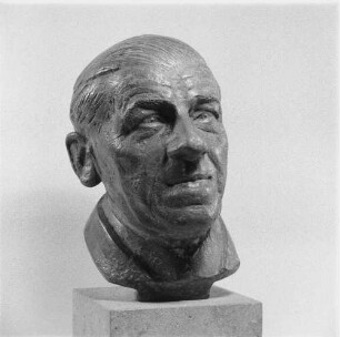 Büste von Otto Buchwitz : Büste von Otto Buchwitz. Bronze (1962; W. Arnold)