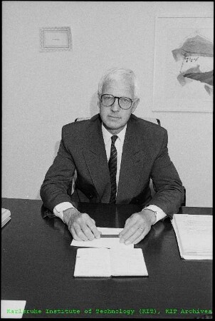 Prof. Manfred Popp (Vorstandsvorsitzender des Kernforschungszentrums Karlsruhe (KfK))