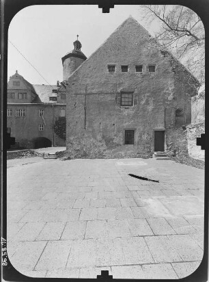 Ranis. Burg (Erwähnung 1199, 13./14. Jh.). Burghof von Osten