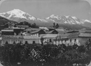 Siedlung : Blick auf eine Siedlung am Hang des Illampu