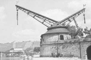 Würzburg: alter Kranen
