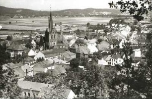 Bad Freienwalde, Stadtansicht : Bad Freienwalde. Blick vom Schlossberg über die Stadt mit Stadtkirche Sankt Nikolai nach Nordosten in den Oderbruch