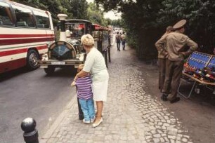 Parkplatz bei der "Historischen Mühle" im Schlosspark Sanssouci in Potsdam