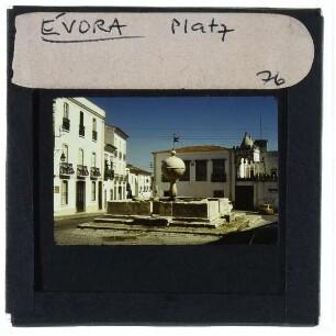 Évora, Platz Portas da Moura