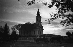 Liebling: Dorfstraße mit Kirche