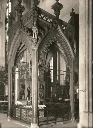 Prag (Praha/Tschechien), Altstädter Ring. Kirche St. Maria vor dem Teyn. Innenaufnahme. Seitenaltar mit Baldachin (M. Reysek)