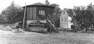 Schönbach. Ehem. Windmühlengehöft