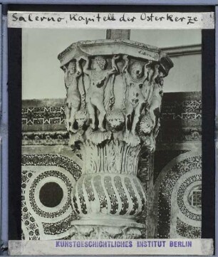 Salerno, Duomo : figürliches Kapitell der Osterkerze