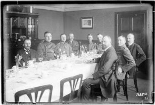 Me Personen, Besuch in Kantine II