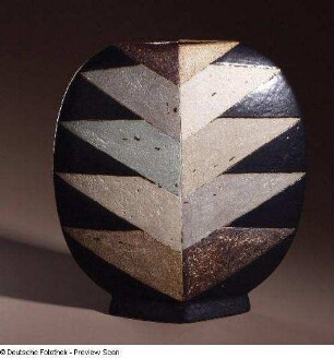 Vase mit geometrischem Dekor : Vase mit geometrischem Dekor. Keramik. Dresden: Kunstgewerbemuseum