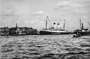 Monte Cervantes im Hafen von Spitzbergen (HSDG-Spitzbergenfahrt der Monte Cervantes Leonhardt 1928)