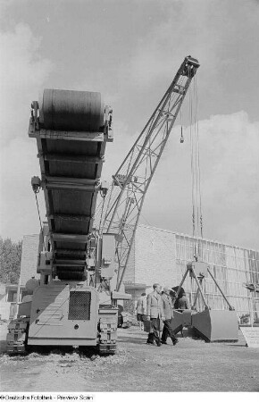Förderband auf dem Freigelände der Technischen Messe 1954