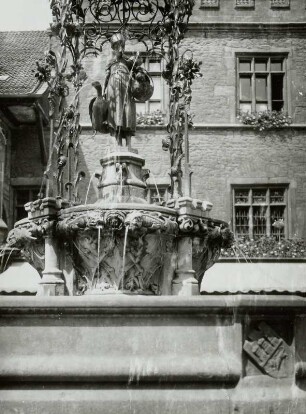 Göttingen, Gänselieselbrunnen : Göttingen. Markt. Gänseliesel-Brunnen. Bronze