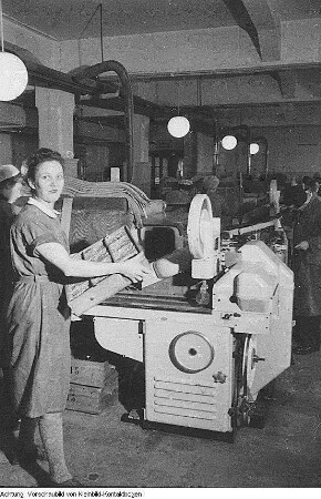 Dresden-Striesen, Glashütter Straße 94. Zigarettenfabrik Jasmatzi und Söhne (1900; O. Röhle), September 1952
