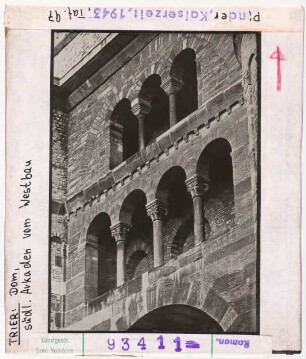 Trier, Dom: Westbau, südliche Arkaden
