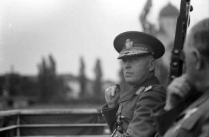 Bukarest: 1. Staatsjugendtag, Marschall Antonescu auf Tribüne, seitlich, nahe