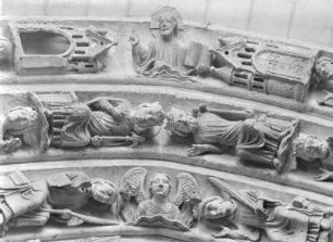 südliche Portalanlage, Scheitel, Detail: Christus segnet