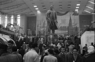 Brüssel: Sowjet-Pavillon mit Lenin Statue