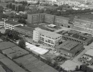 Luftaufnahme, Blick von Süden auf die Fabrik Schindler GmbH. Berlin-Mariendorf, Großbeerenstraße