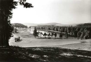 Harthe. Großer Harth-Teich. Blick nach Süden zum Kohl- und Triebenberg