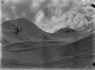 Firnfeld : Blick über ein Firnfeld am Gletscher.