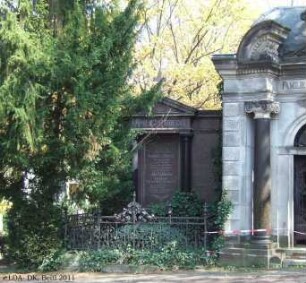 Familiengrab Tübbecke auf dem Friedhof Schmargendorf; Berlin, Charlottenburg-Wilmersdorf