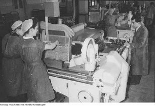 Dresden-Striesen, Glashütter Straße 94. Zigarettenfabrik Jasmatzi und Söhne (1900; O. Röhle), September 1952