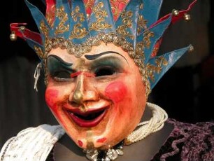 Venedig - Karnevalmaske : Kunstvolle Karnevalmaske, aufgenommen 2005 in einem Schaufenster in Venedig
