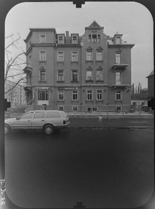 Dresden-Striesen, Bärensteiner Straße 12. Wohnhaus mit Laden (China-Restaurant "Phi Long"). Straßenfront
