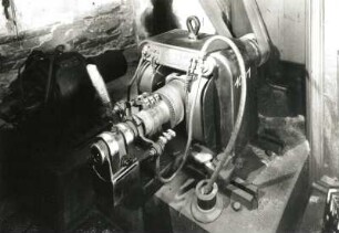 Doppeltwirkende Gegendruckdampfmaschine mit liegendem Zylinder. 30 PS (22KW) (1896; F. Mattick Pulsnitz). Generator. Großröhrsdorf (Kreis Bischofswerda), Bandtex Werk III