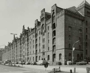Hamburg-HafenCity, Am Sandtorkai 3/1. Speichergebäude. Straßenansicht