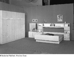Schlafzimmer Achat : Leipzig, Leipziger Herbstmesse, 1978. Schlafzimmer Achat. Holz, folienbeschichtet (1978; VEB Raumgestaltung Schwerin)