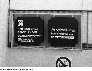 Zwei Werbetafeln für Holz und Papier - Export-Import Berlin (Volkseigener Außenhandelsbetrieb der Deutschen Demokratischen Republik)
