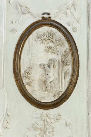Stuckreliefs mit Puttendarstellungen — Weintrinkender Putto